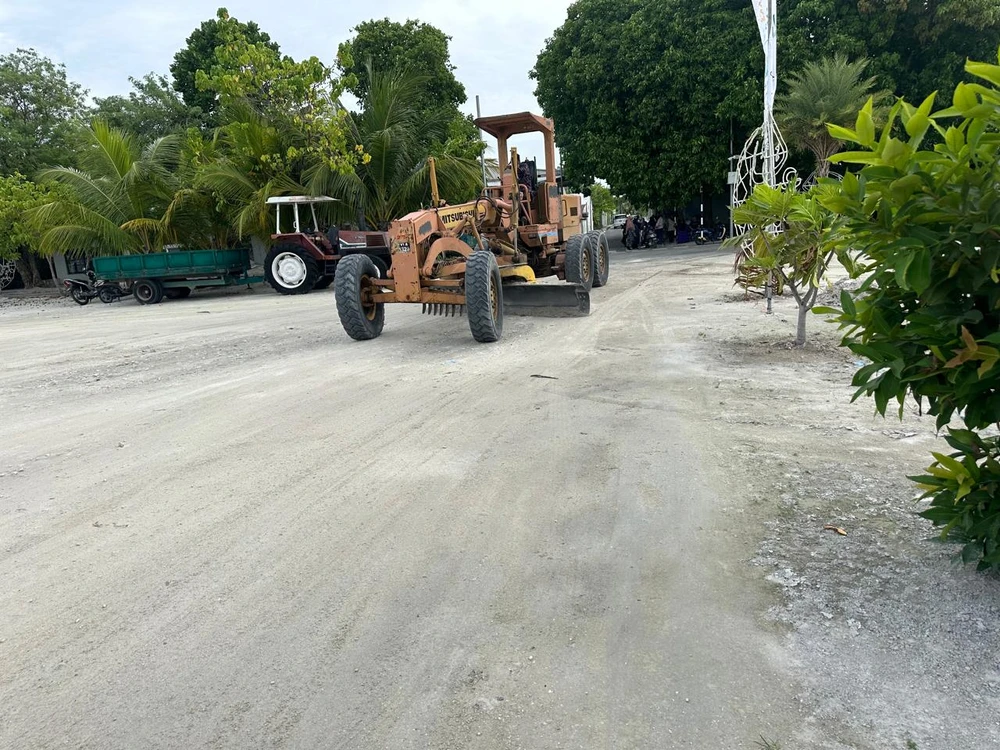 photo for މަރަދޫގައި ޢީދުނަމާދު ކުރާ މައިދާން ތައްޔާރުކުރުމަށް ޕަބްލިކް ވަރކްސްއިން ކުރި މަސައްކަތް